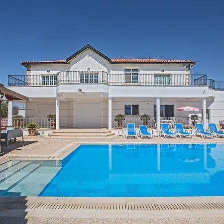Papas Family Villa Паралимни Екстериор снимка