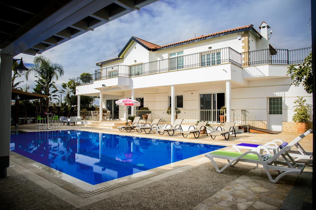 Papas Family Villa Паралимни Стая снимка
