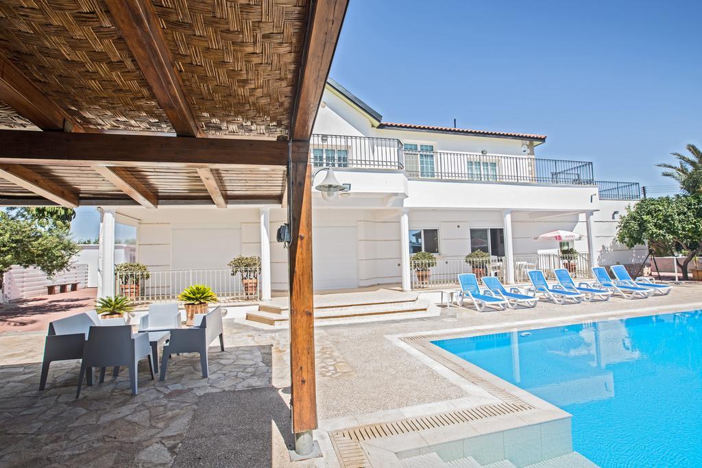 Papas Family Villa Паралимни Екстериор снимка