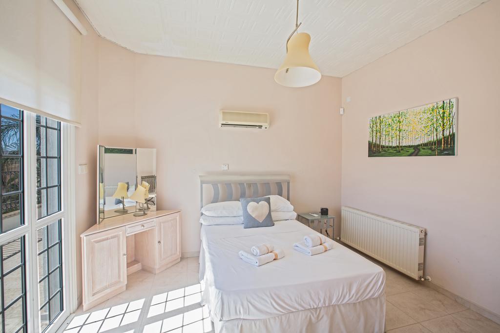 Papas Family Villa Паралимни Екстериор снимка