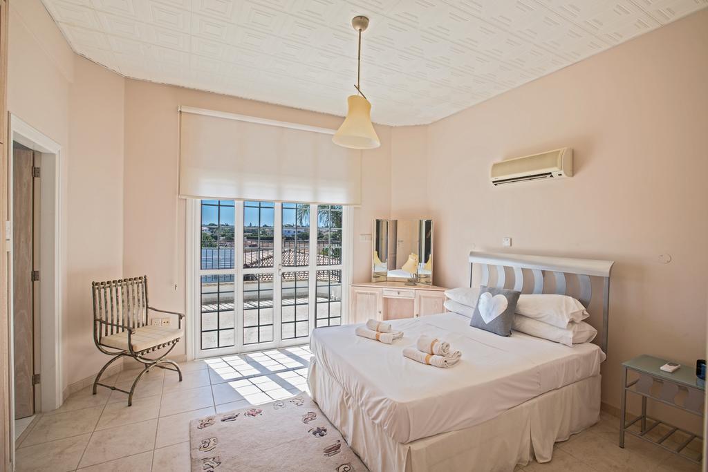 Papas Family Villa Паралимни Екстериор снимка