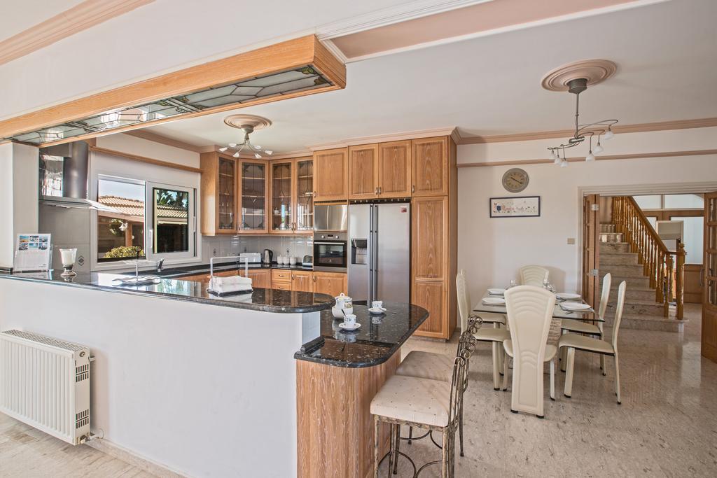 Papas Family Villa Паралимни Екстериор снимка