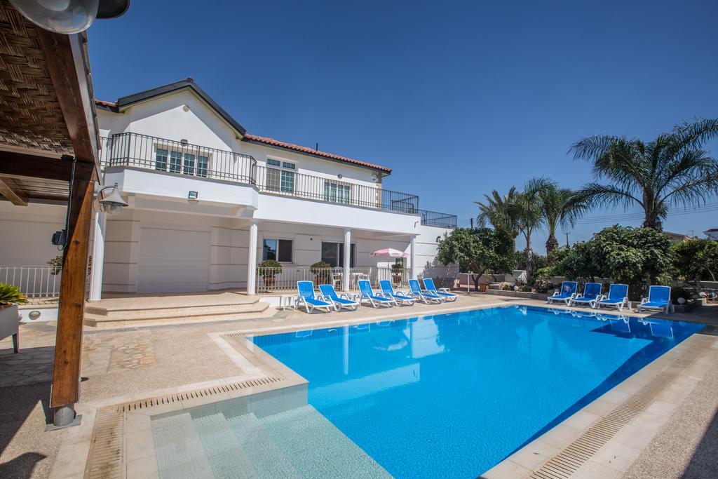 Papas Family Villa Паралимни Екстериор снимка